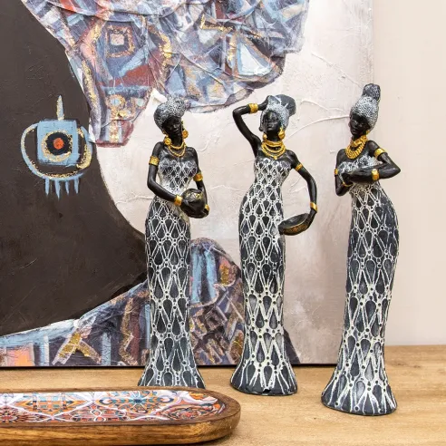 figura africana con basija gris