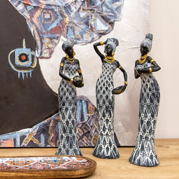 figura africana con basija gris