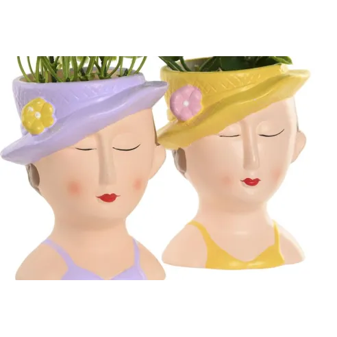 planta chica con sombrero