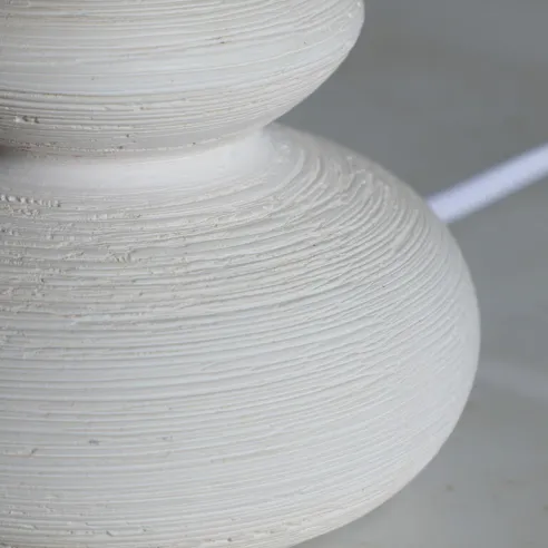 lampara sobremesa blanca rattan