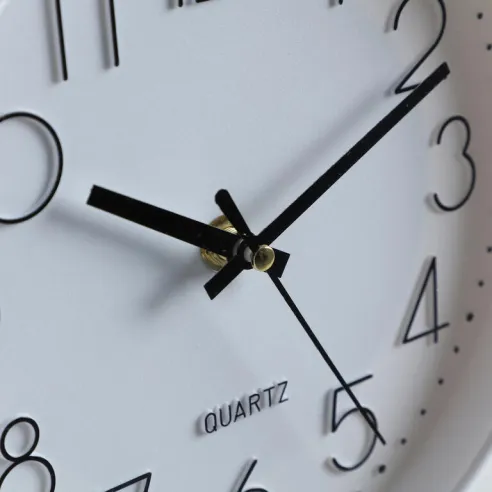 reloj pared blanco y negro