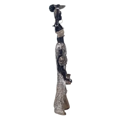 figura africana con nina beig