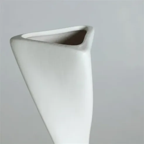 jarron jena blanco forma espiral